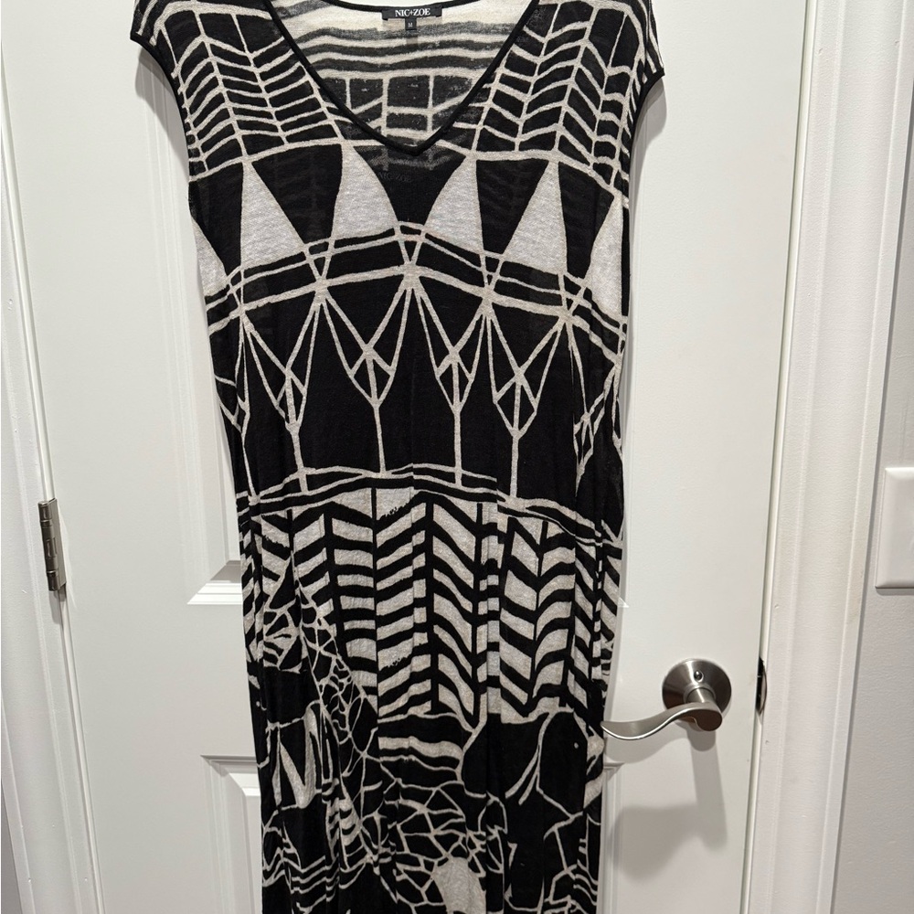 Nic & Zoe Black and White Knit Geometric Maxi Dress